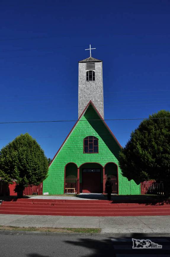 Mais uma igreja da Rota das igrejas, na costa leste da ilha de Chiloé, no sul do Chile